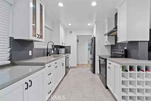 Sherman Oaks, CA 91423,14414 Addison Street #24