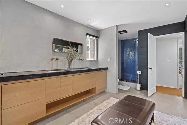 Sherman Oaks, CA 91423,5050 Coldwater Canyon Ave #310