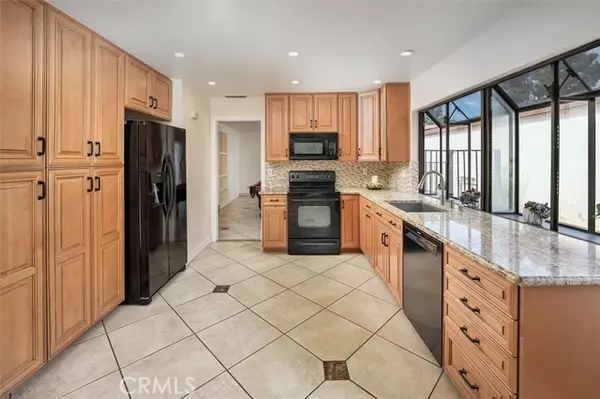 Valencia (santa Clarita), CA 91355,25208 Via Sistine