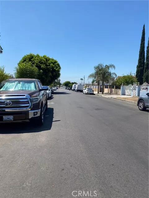 North Hollywood (los Angeles), CA 91605,7660 Radford Avenue