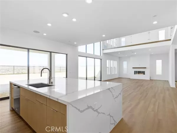 Valencia (santa Clarita), CA 91381,27618 Juniper Lane