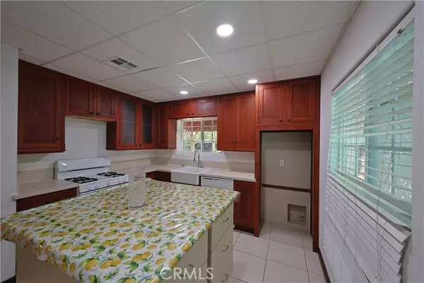 Northridge (los Angeles), CA 91324,19222 Roscoe Boulevard