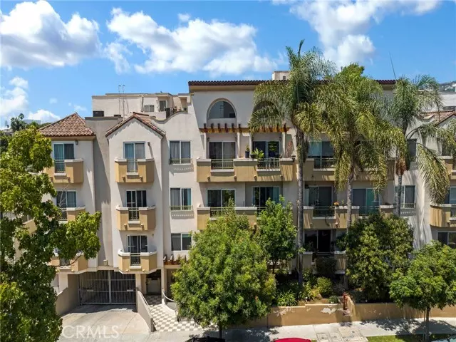 Los Angeles, CA 90046,1319 N Detroit Street #203