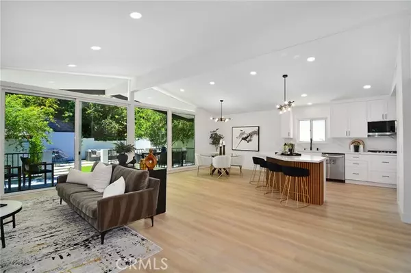 Woodland Hills (los Angeles), CA 91364,22284 Avenue San Luis