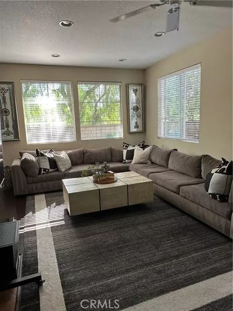 Valencia (santa Clarita), CA 91354,27976 Trillium Lane
