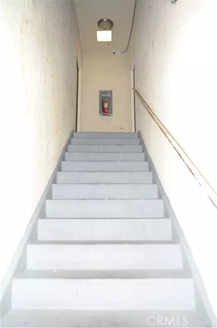 Canoga Park (los Angeles), CA 91303,7028 Alabama Avenue