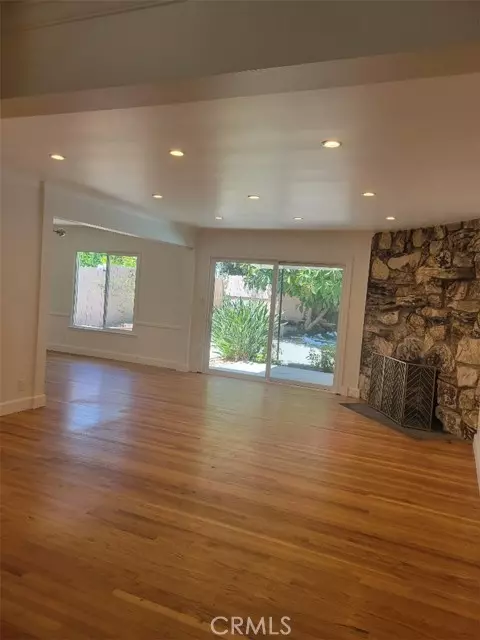 Encino (los Angeles), CA 91436,16101 Dickens Street