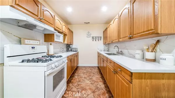 Granada Hills (los Angeles), CA 91344,16053 Devonshire Street