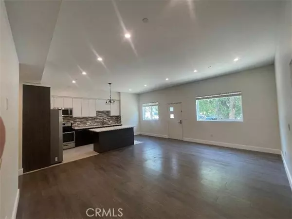 6445 Woodley Avenue #101, Los Angeles, CA 91406