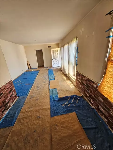 Northridge (los Angeles), CA 91325,8132 White Oak Avenue