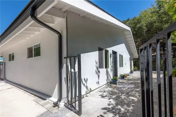 3696 Valley Meadow Road, Sherman Oaks, CA 91403