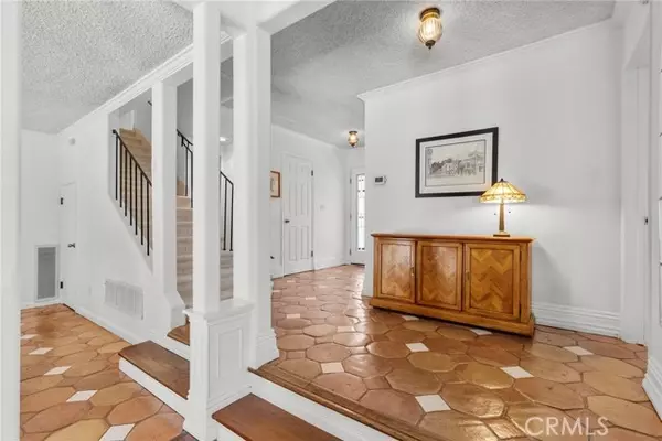 West Hills (los Angeles), CA 91304,23513 Schoenborn Street
