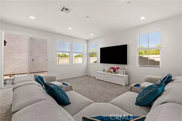 Oceanside, CA 92057,4398 Cadence Way