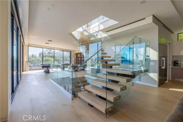 Los Angeles, CA 90068,1947 Glencoe Way