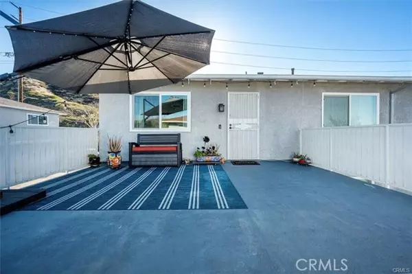 Saugus (santa Clarita), CA 91350,20707 Dot Street