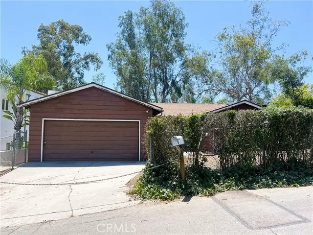 Calabasas, CA 91302,3975 Black Bird Way