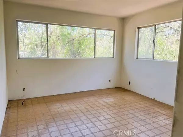 Calabasas, CA 91302,3975 Black Bird Way