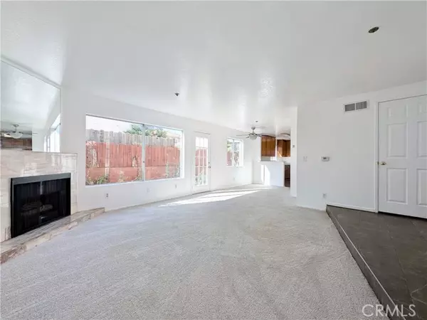 Arleta (los Angeles), CA 91331,9235 Woodman Avenue #G