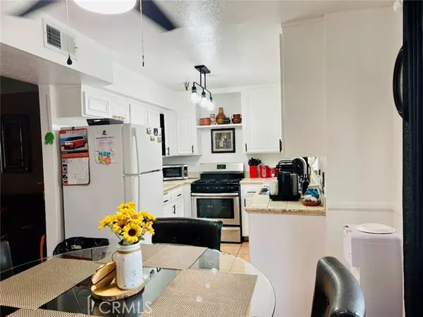 Sylmar (los Angeles), CA 91342,13522 Glenoaks Boulevard #4