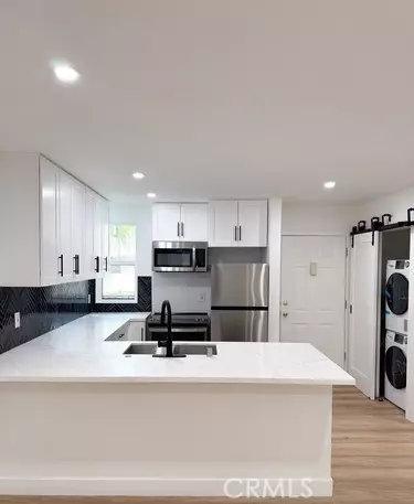 17000 Burbank Boulevard #204, Encino (los Angeles), CA 91316