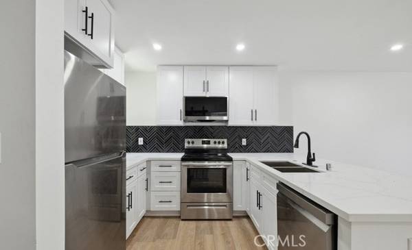 17000 Burbank Boulevard #213, Encino (los Angeles), CA 91316