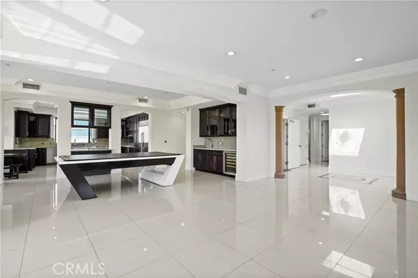 Beverly Hills, CA 90212,462 S Maple Drive #104 PH