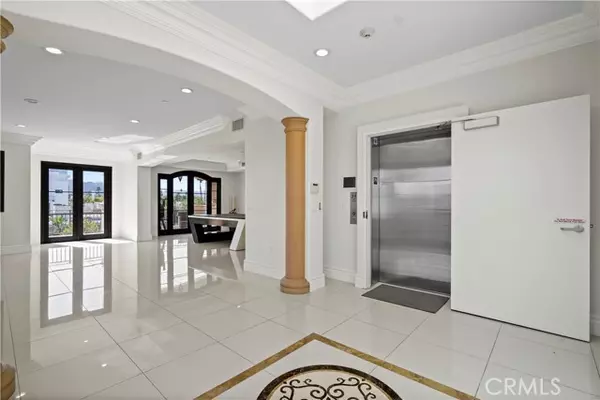 Beverly Hills, CA 90212,462 S Maple Drive #104 PH