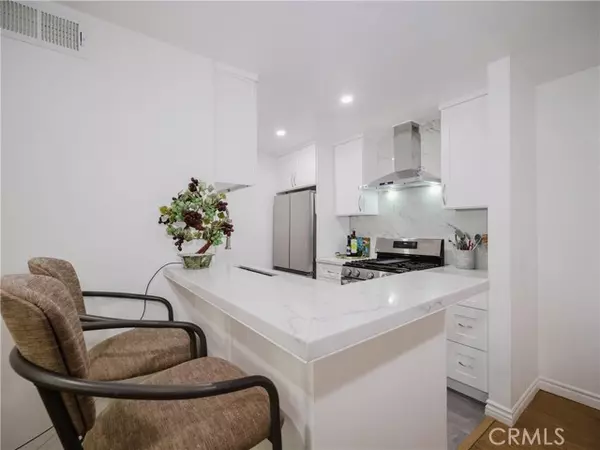 Tarzana (los Angeles), CA 91356,5700 Etiwanda Avenue #102