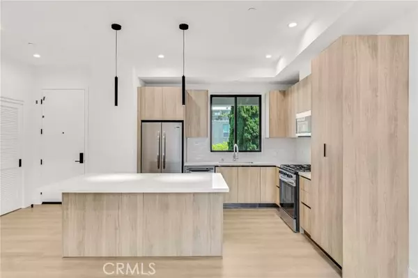 West Hollywood, CA 90046,848 N. Hayworth #201