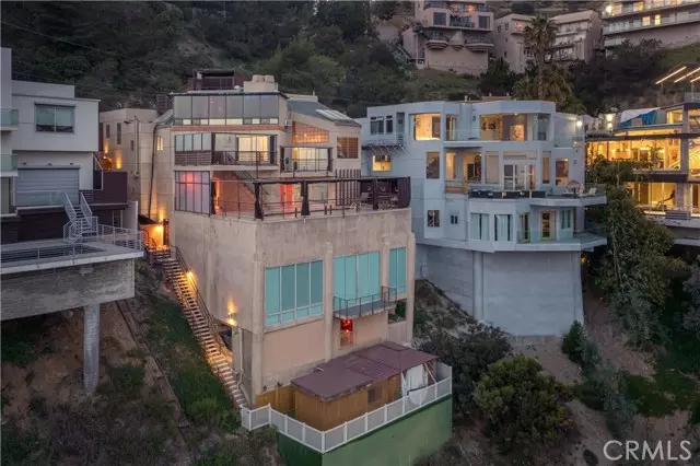 Los Angeles, CA 90069,2189 Sunset Plaza Drive