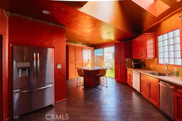 Los Angeles, CA 90069,2189 Sunset Plaza Drive