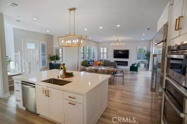 Valencia (santa Clarita), CA 91381,27004 Goldfields Court