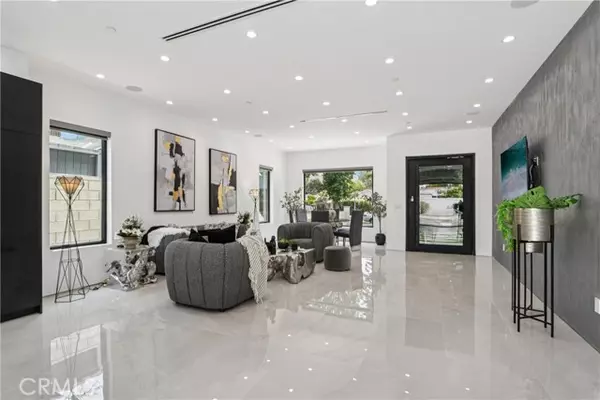 Burbank, CA 91504,2227 N Lamer Street