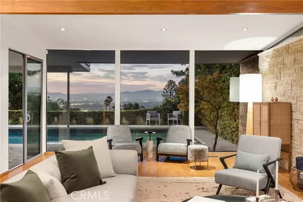 Sherman Oaks, CA 91423,3511 Stonehill Place