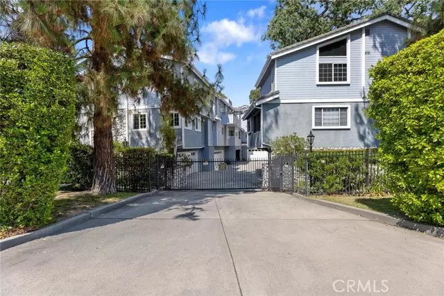 Woodland Hills (los Angeles), CA 91364,23163 Mulholland Drive