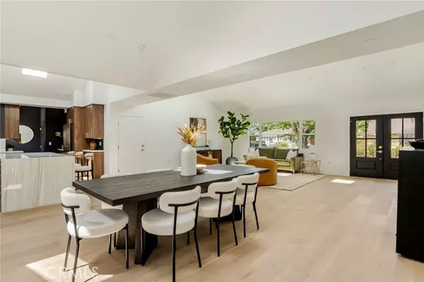 North Hollywood (los Angeles), CA 91601,10350 Mccormick Street