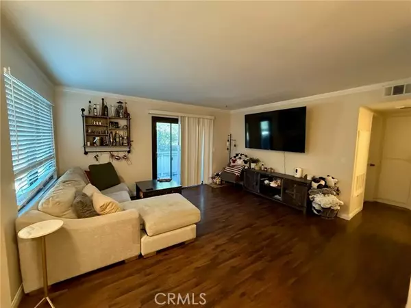 Newhall (santa Clarita), CA 91321,21203 Trumpet Drive #103