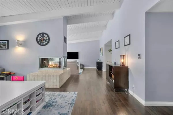 Woodland Hills (los Angeles), CA 91367,23701 Clarendon Street