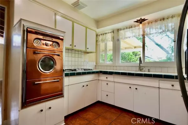 Winnetka (los Angeles), CA 91306,8512 Fullbright Avenue