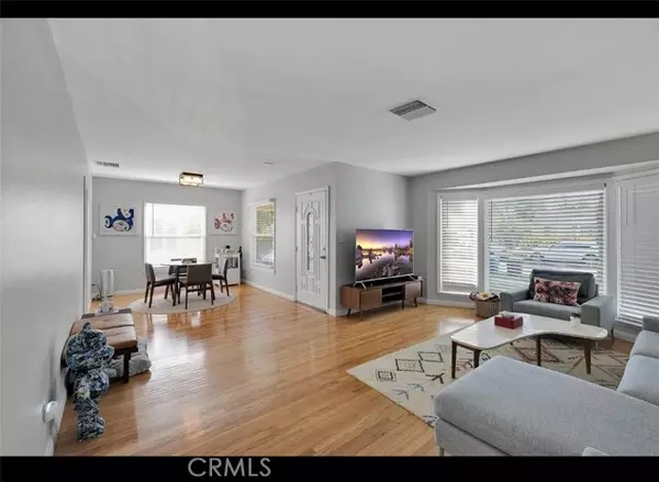 Los Angeles, CA 91406,17621 Lemay Street