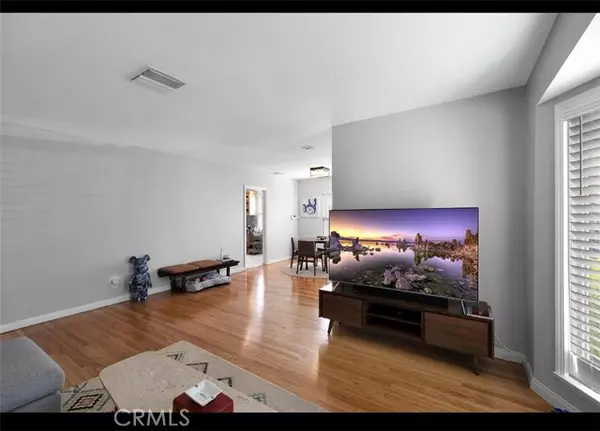 Los Angeles, CA 91406,17621 Lemay Street