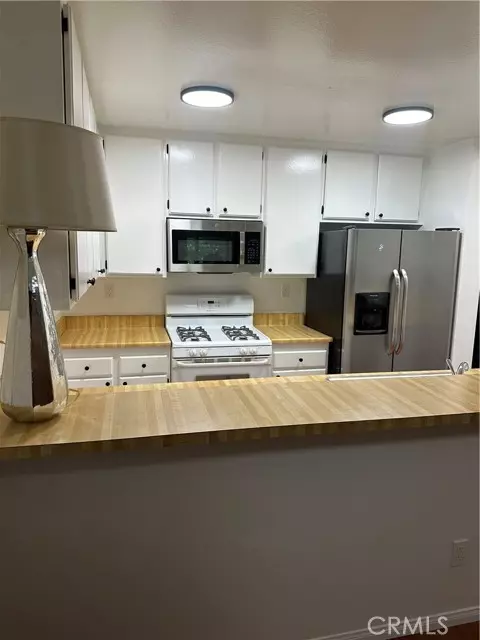 Canoga Park (los Angeles), CA 91303,7050 Shoup Avenue #208