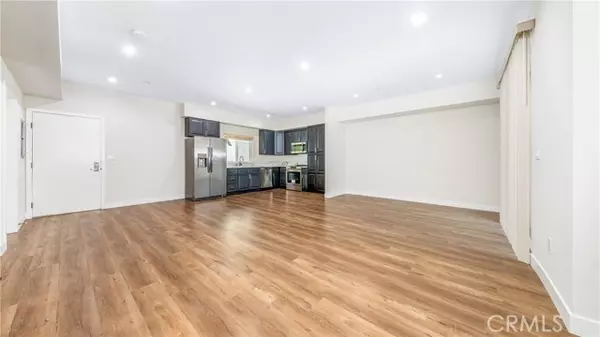 Granada Hills (los Angeles), CA 91344,17154 CHATSWORTH Street #2