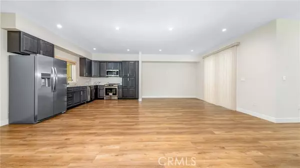 Granada Hills (los Angeles), CA 91344,17154 CHATSWORTH Street #2