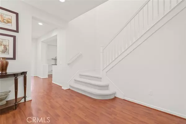 Valencia (santa Clarita), CA 91381,26821 Peppertree Drive