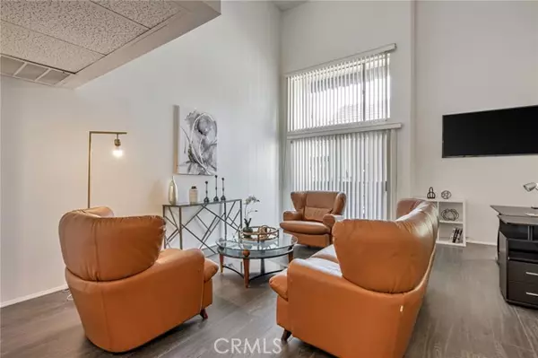 Tarzana (los Angeles), CA 91356,18645 Hatteras Street #203