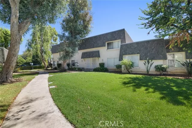 Reseda (los Angeles), CA 91335,6511 Wystone Avenue #4