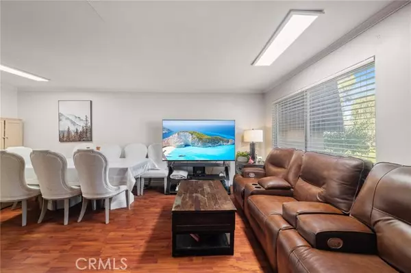 Reseda (los Angeles), CA 91335,6511 Wystone Avenue #4