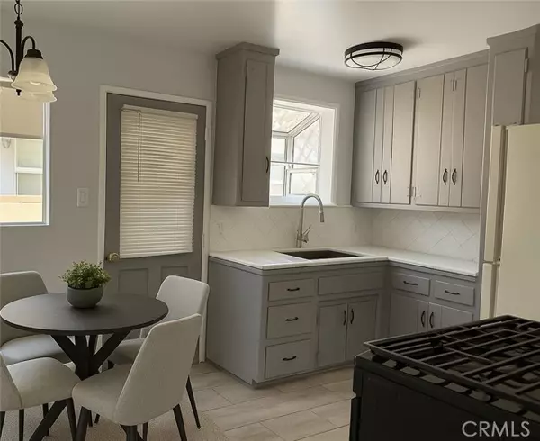 Burbank, CA 91505,1918 N Ontario Street