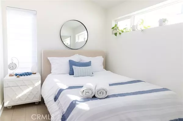 Woodland Hills (los Angeles), CA 91367,20551 Rhoda Street